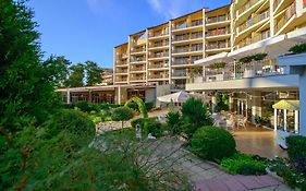 Смартлаин Мадара Хотел